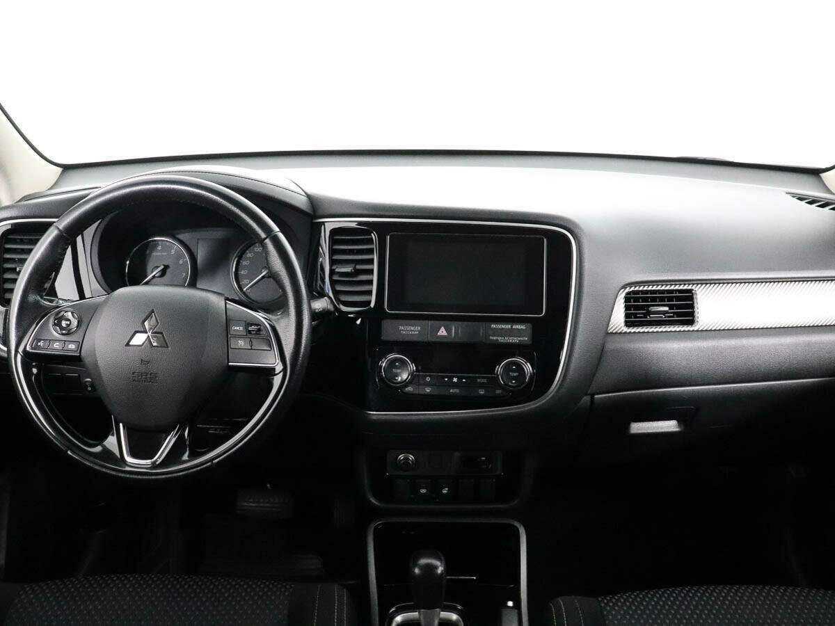 Mitsubishi Outlander с пробегом — 2018 год. Фото: #10