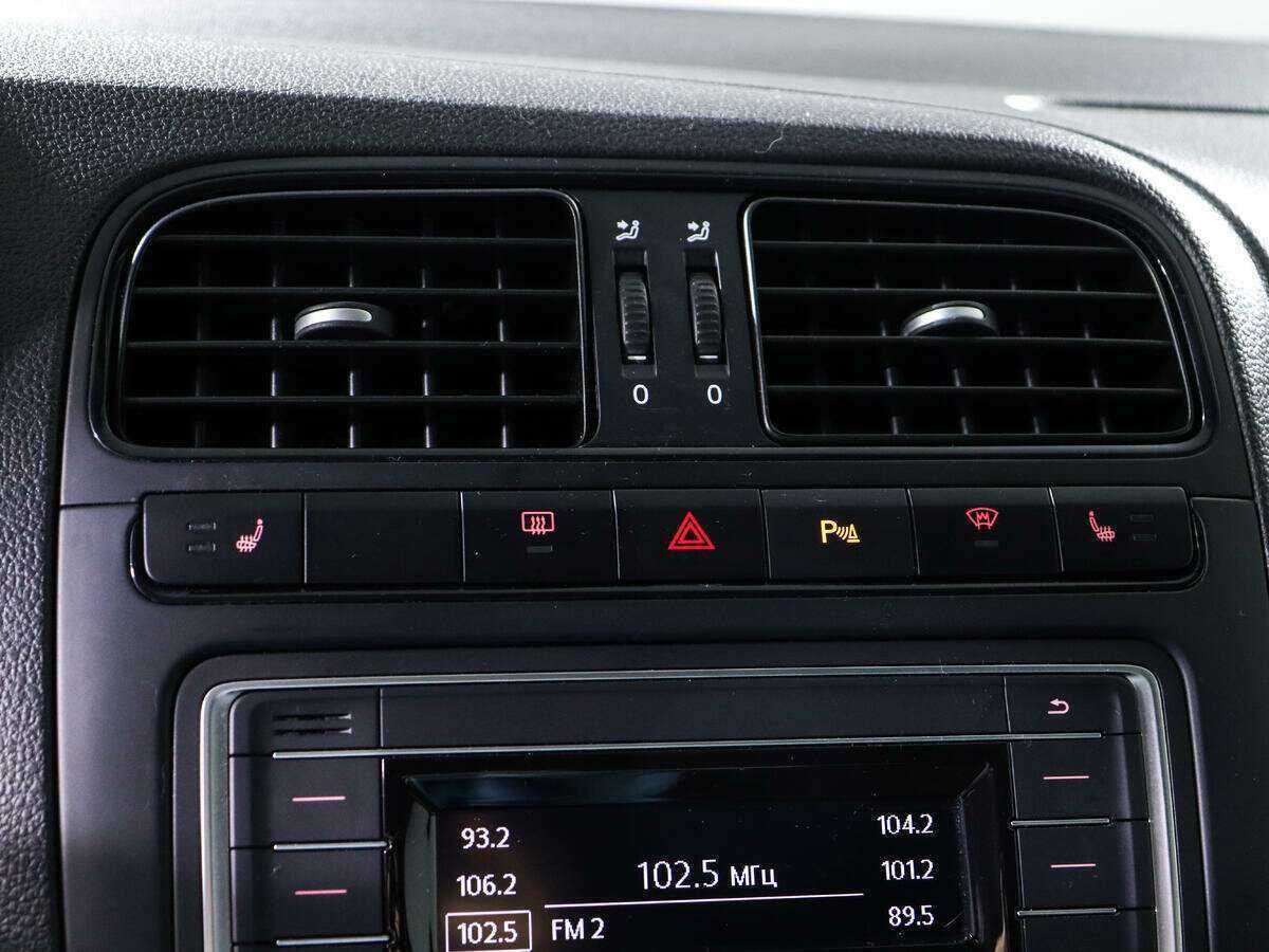 Volkswagen Polo с пробегом — 2016 год. Фото: #11