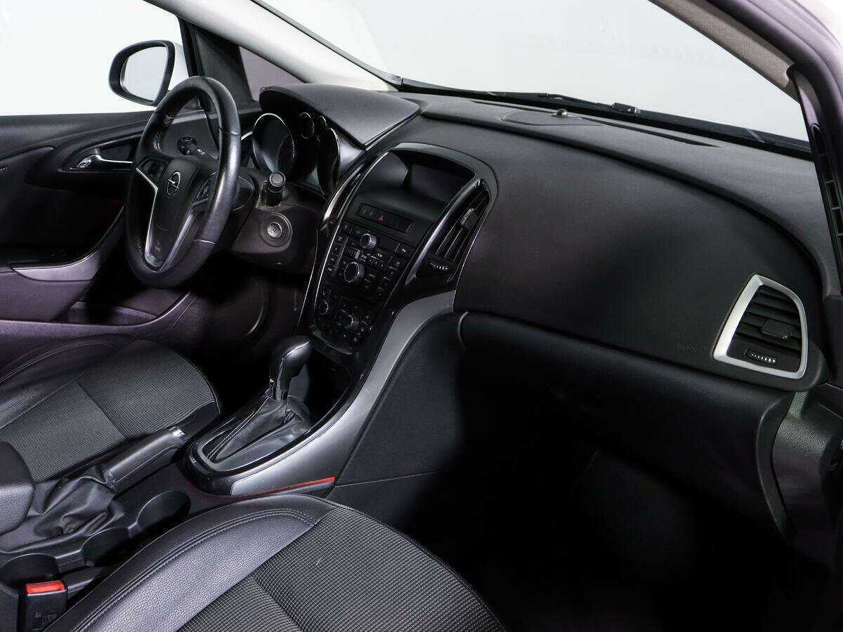 Opel Astra с пробегом — 2013 год. Фото: #8