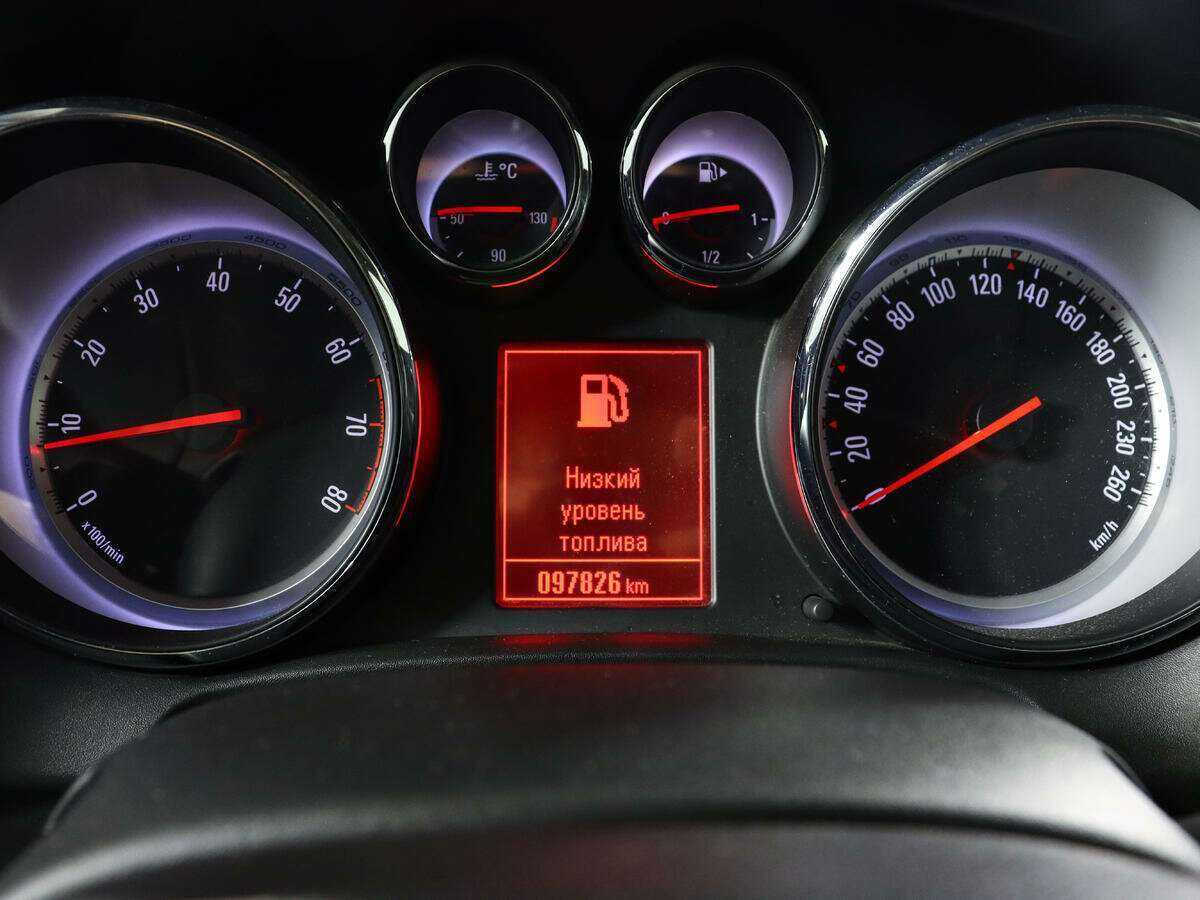 Opel Astra с пробегом — 2013 год. Фото: #10