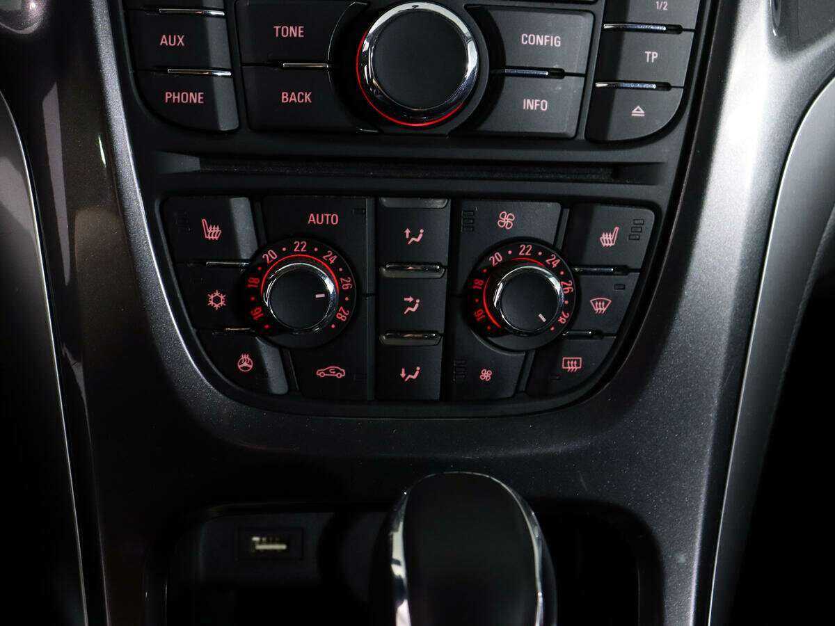 Opel Astra с пробегом — 2013 год. Фото: #17