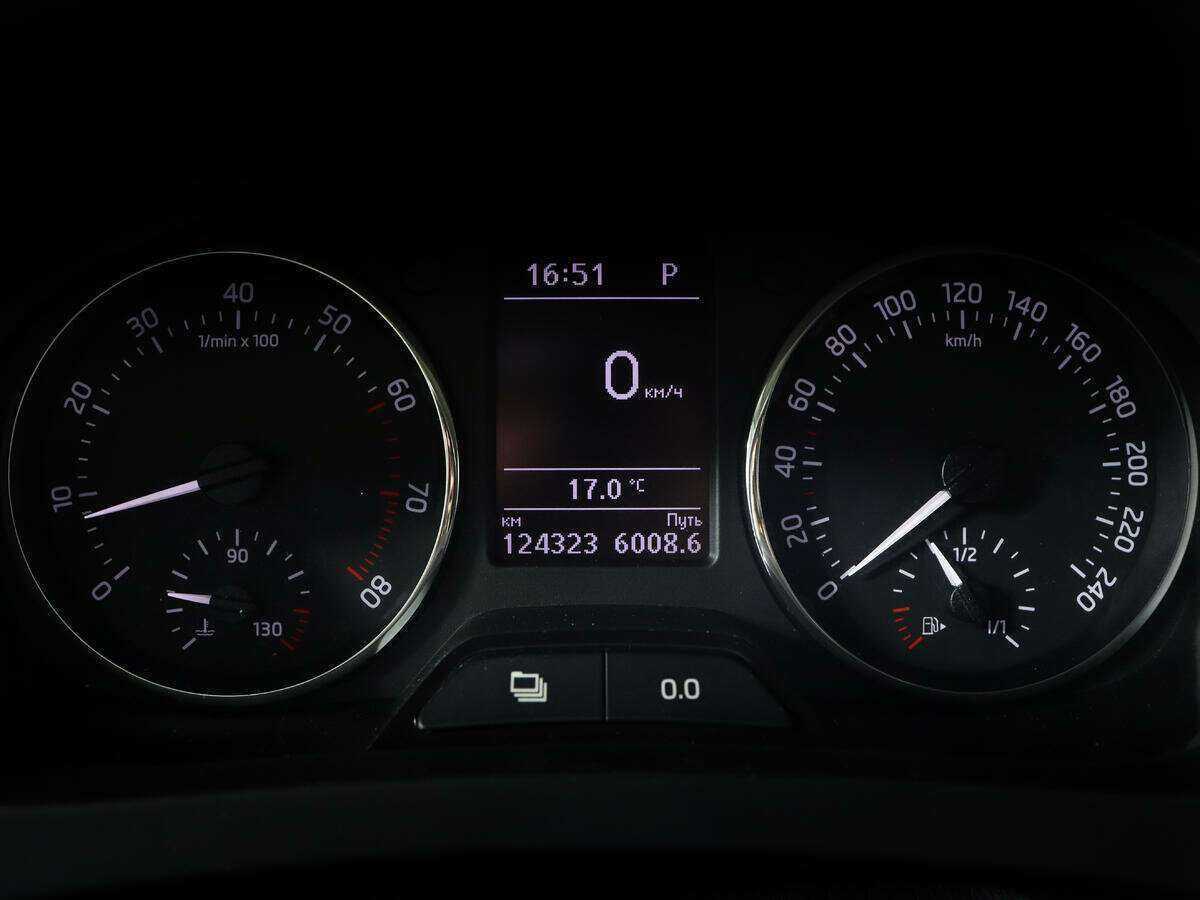 Skoda Rapid с пробегом — 2014 год. Фото: #9