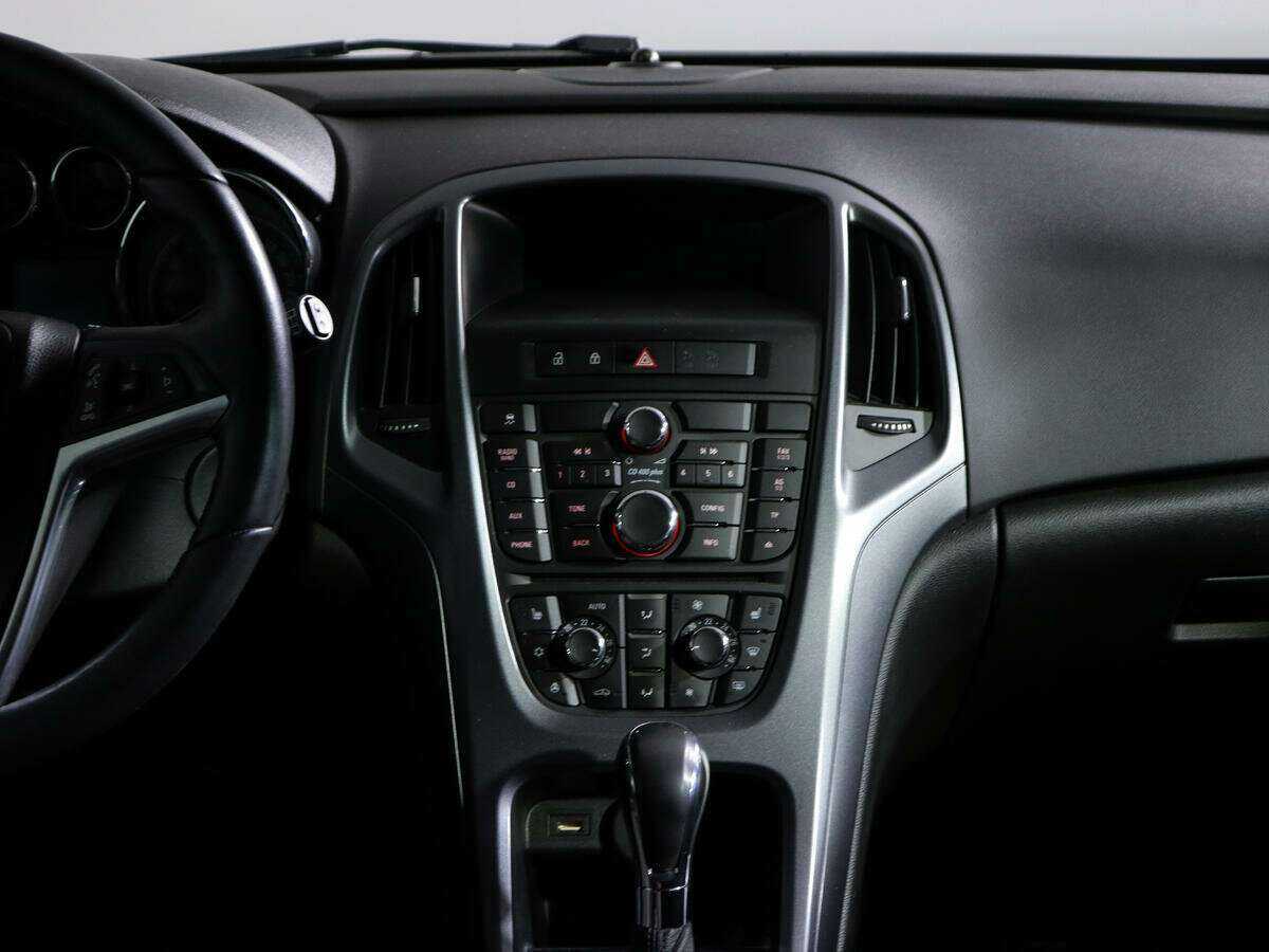 Opel Astra с пробегом — 2014 год. Фото: #12