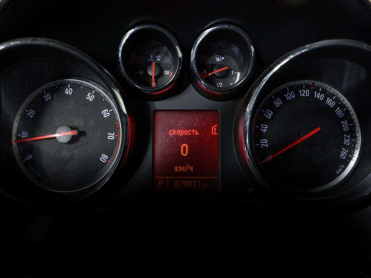 Opel Astra с пробегом — 2012 год. Фото: #8