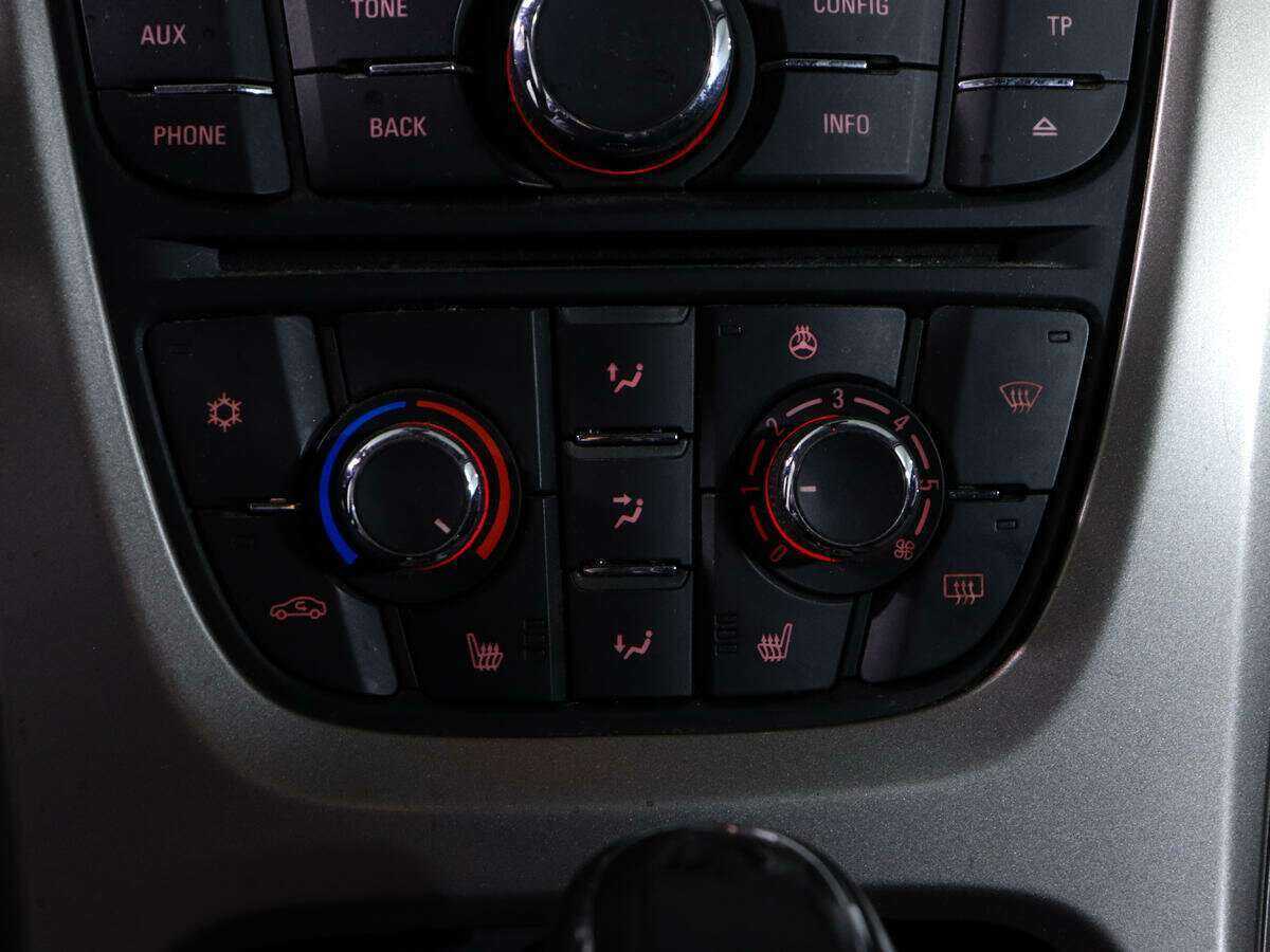 Opel Astra с пробегом — 2012 год. Фото: #15