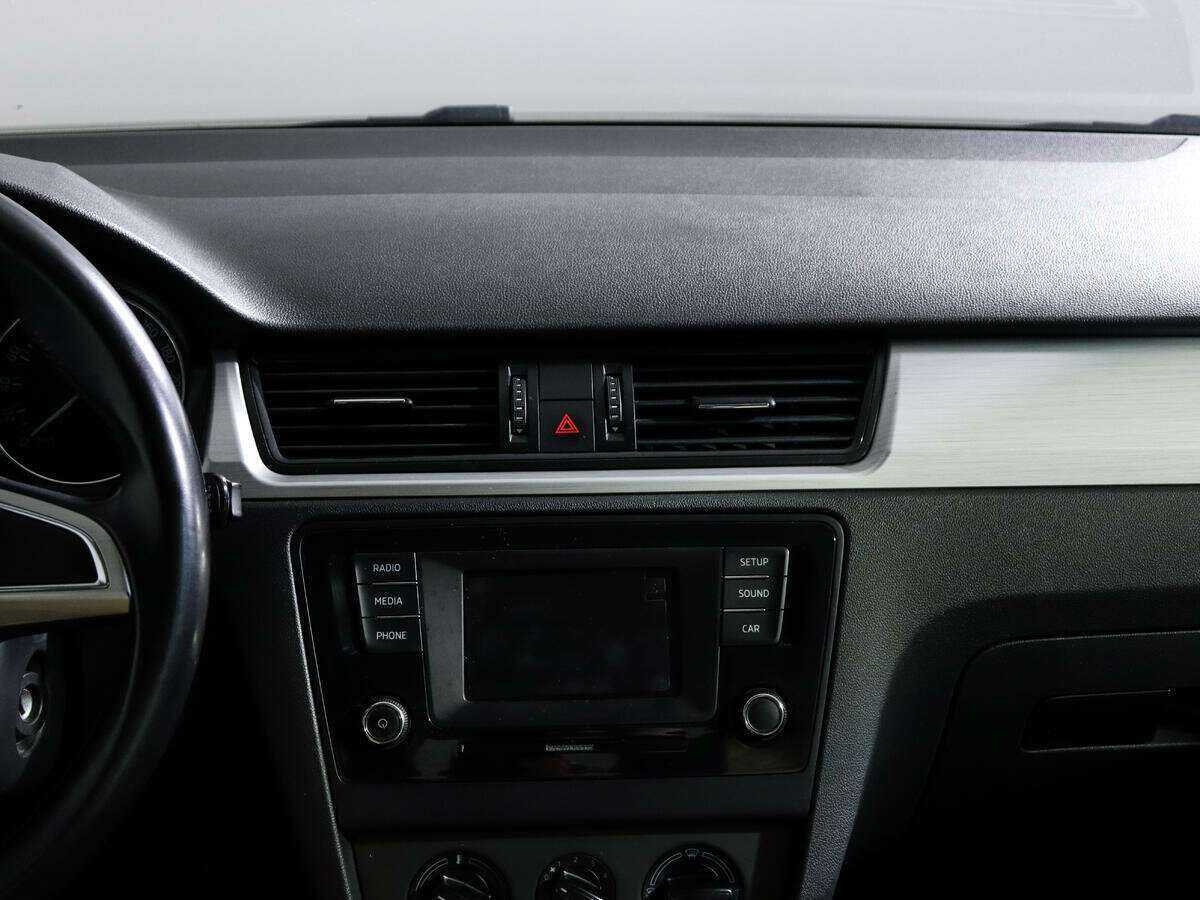 Skoda Rapid с пробегом — 2016 год. Фото: #9