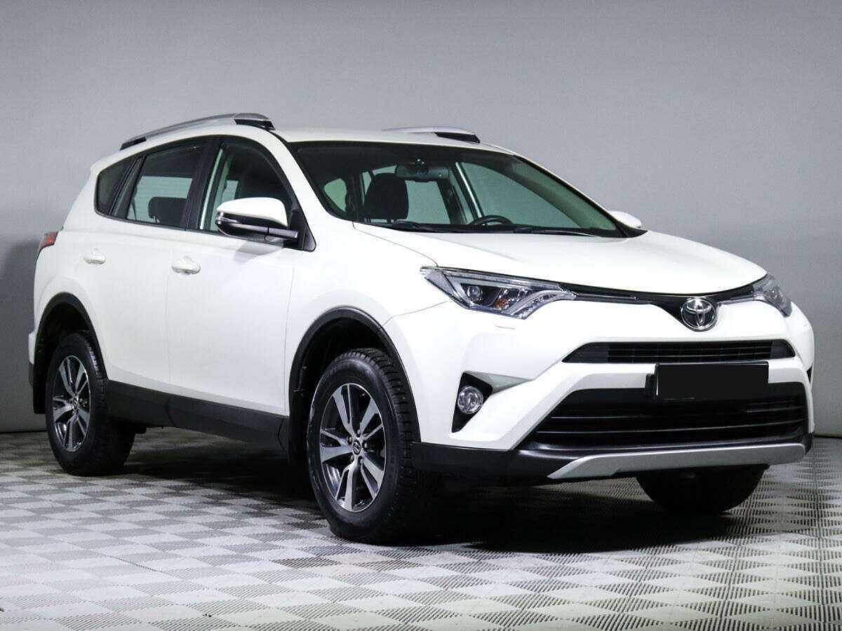 Toyota RAV4 с пробегом — 2017 год. Фото: #2