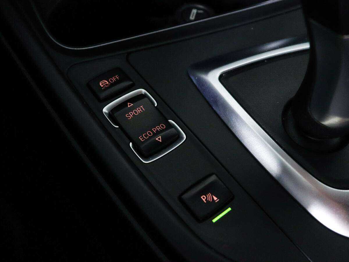 BMW 3 серии с пробегом — 2017 год. Фото: #12