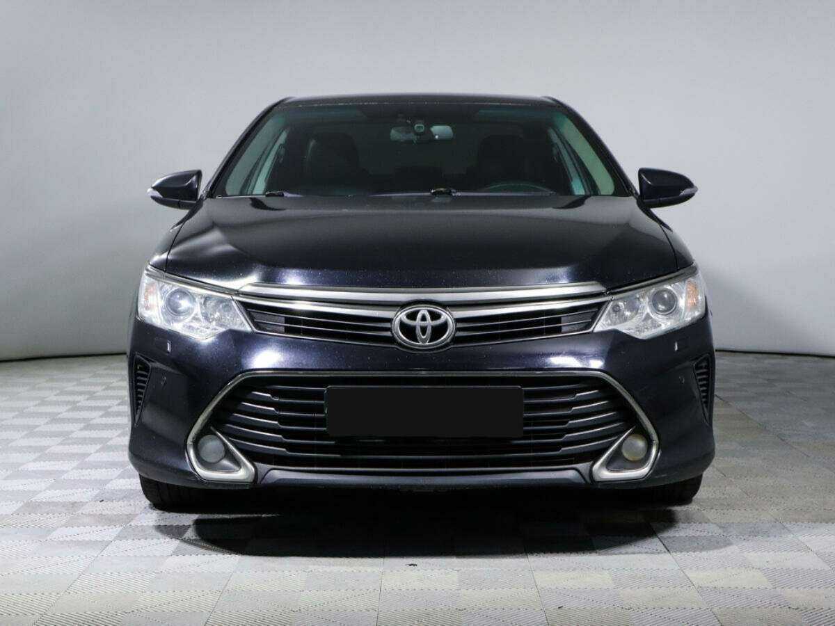 Toyota Camry с пробегом — 2017 год. Фото: #1