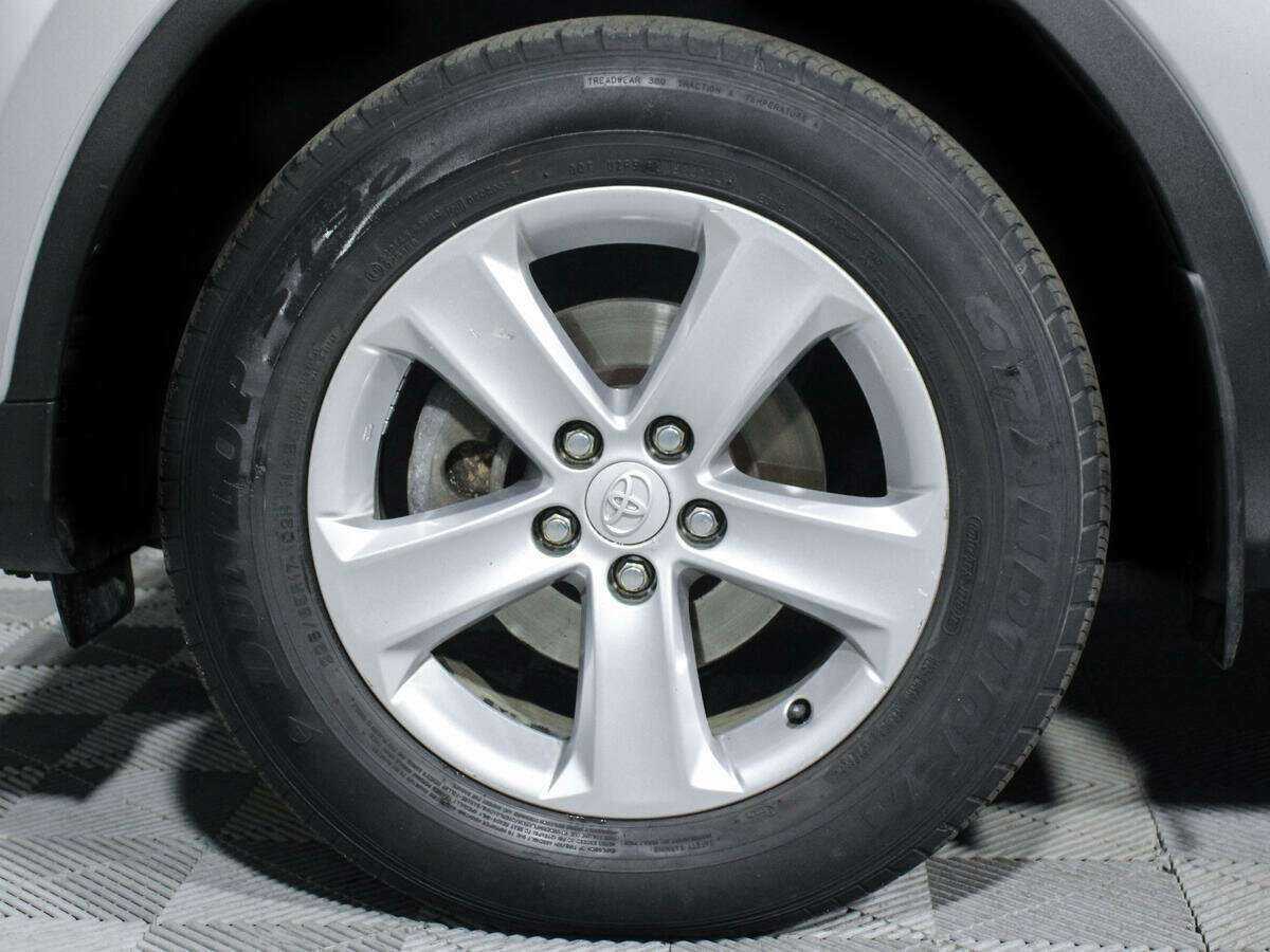 Toyota RAV4 с пробегом — 2014 год. Фото: #18