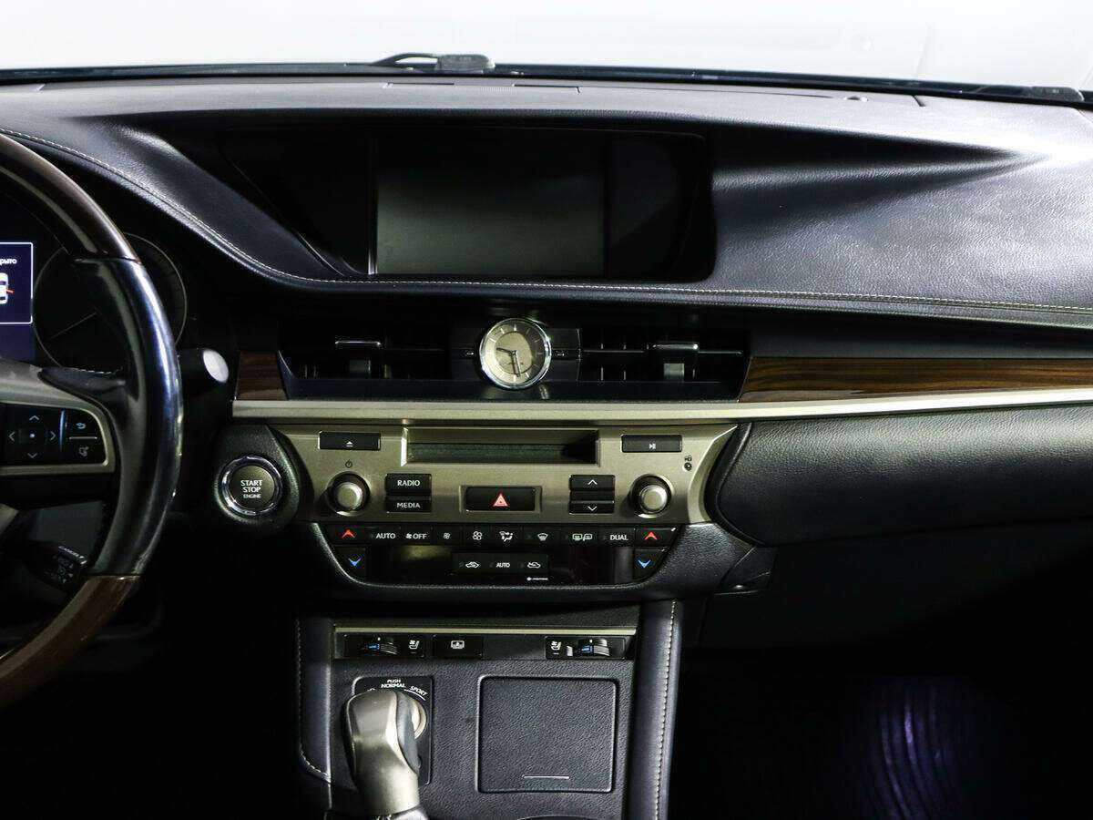 Lexus ES с пробегом — 2016 год. Фото: #9