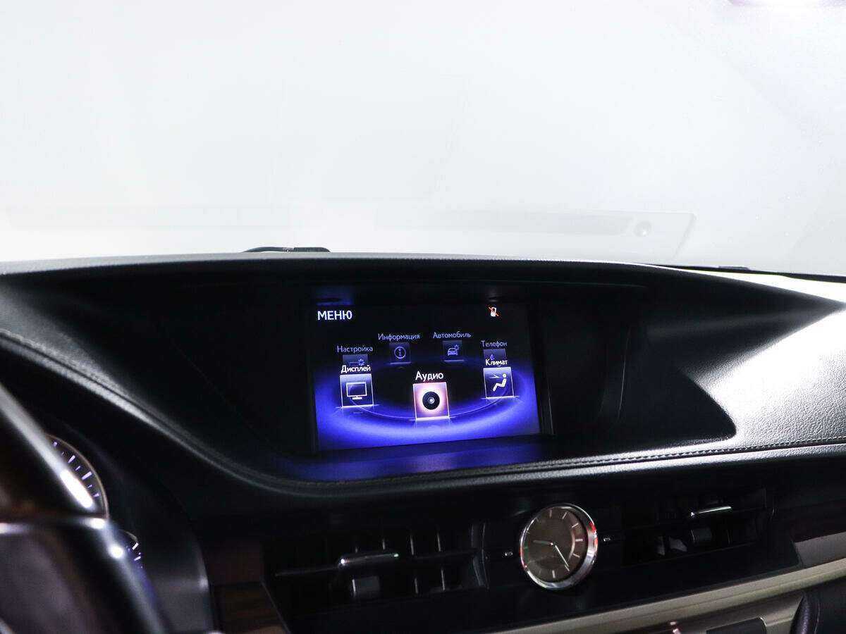 Lexus ES с пробегом — 2016 год. Фото: #12