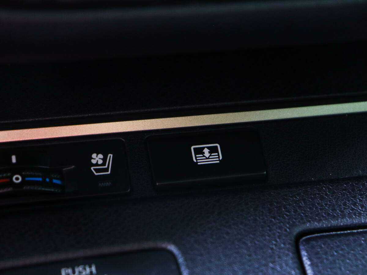 Lexus ES с пробегом — 2016 год. Фото: #16