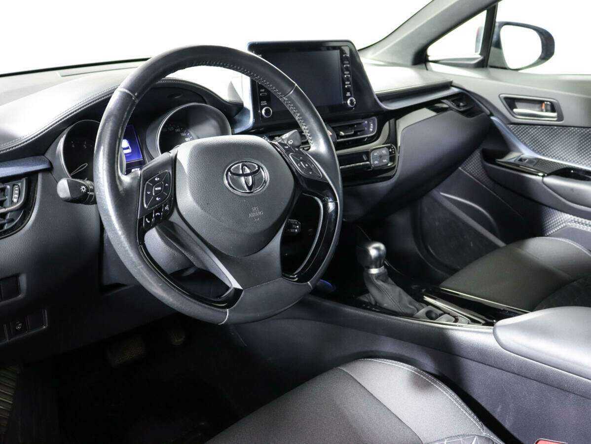 Toyota C-HR с пробегом — 2019 год. Фото: #11