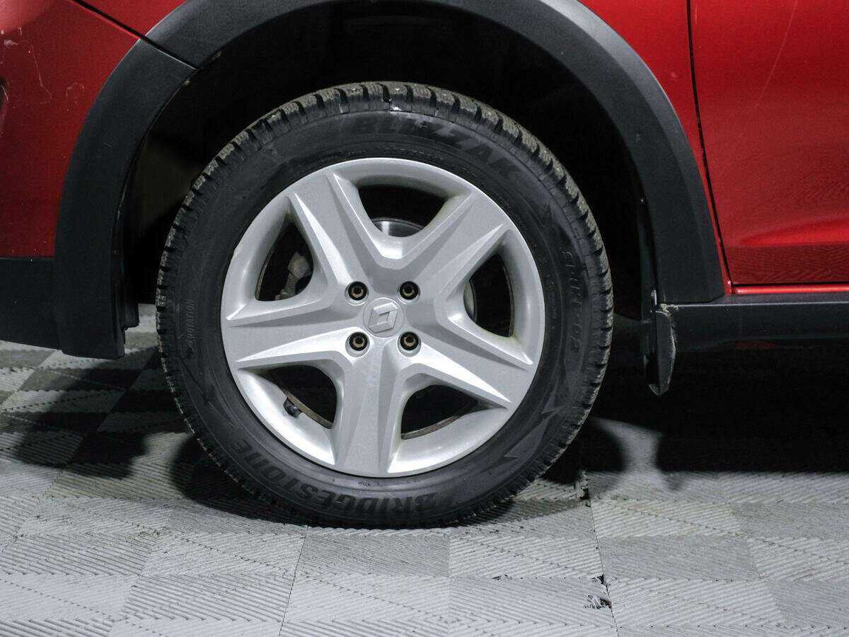 Renault Sandero с пробегом — 2015 год. Фото: #11