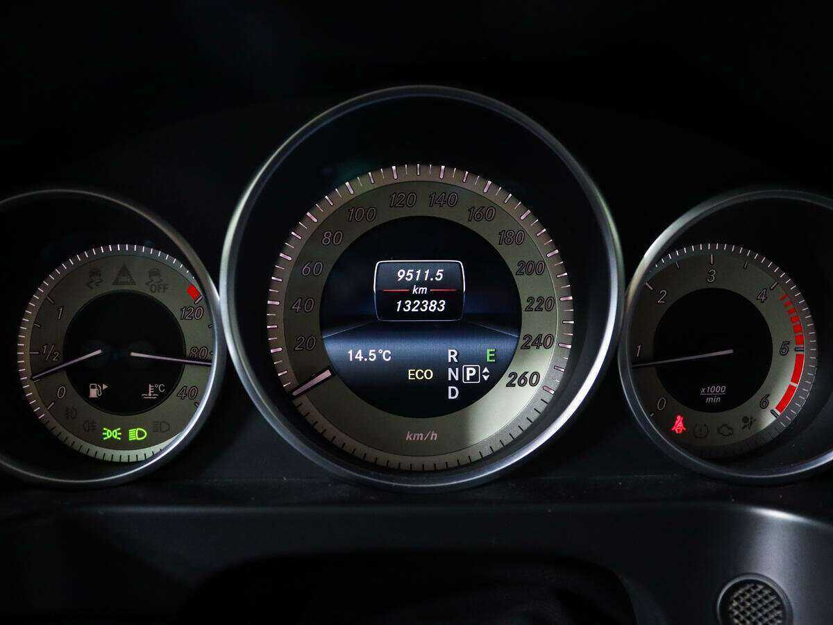 Mercedes-Benz E-Класс с пробегом — 2015 год. Фото: #10