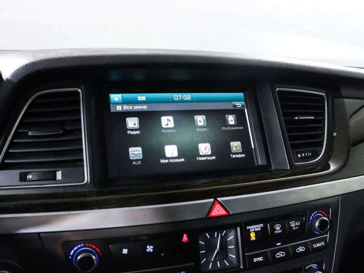 Hyundai Genesis с пробегом — 2014 год. Фото: #13