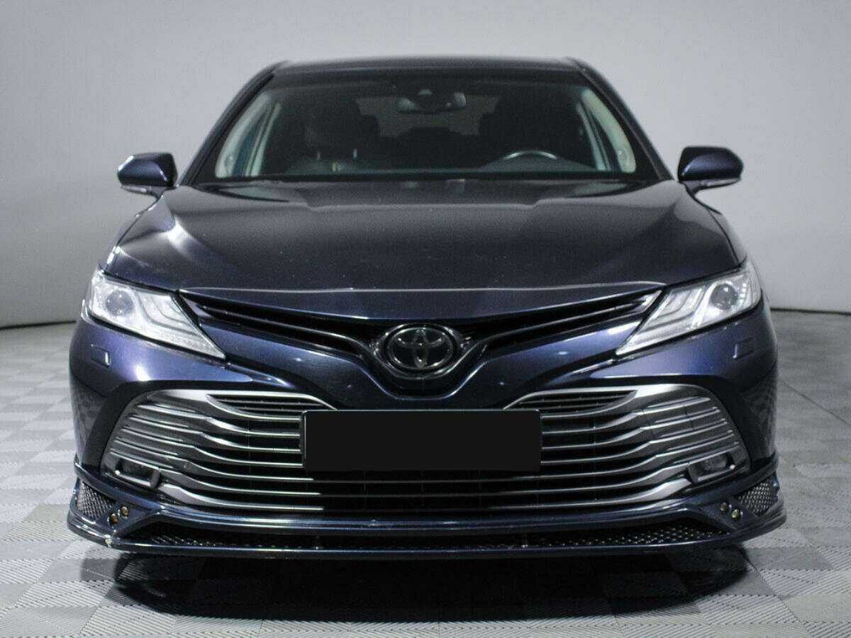 Toyota Camry с пробегом — 2018 год. Фото: #1