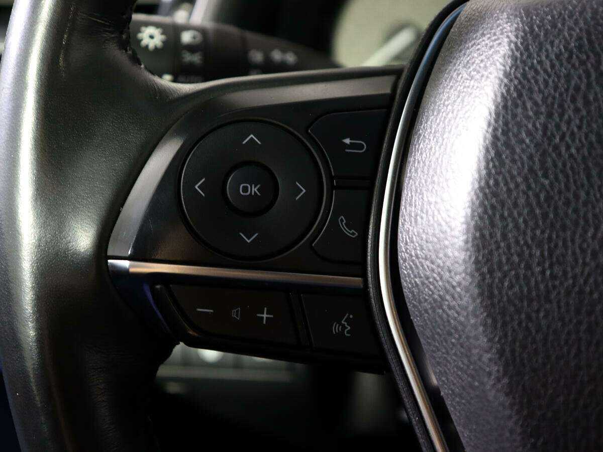 Toyota Camry с пробегом — 2018 год. Фото: #20