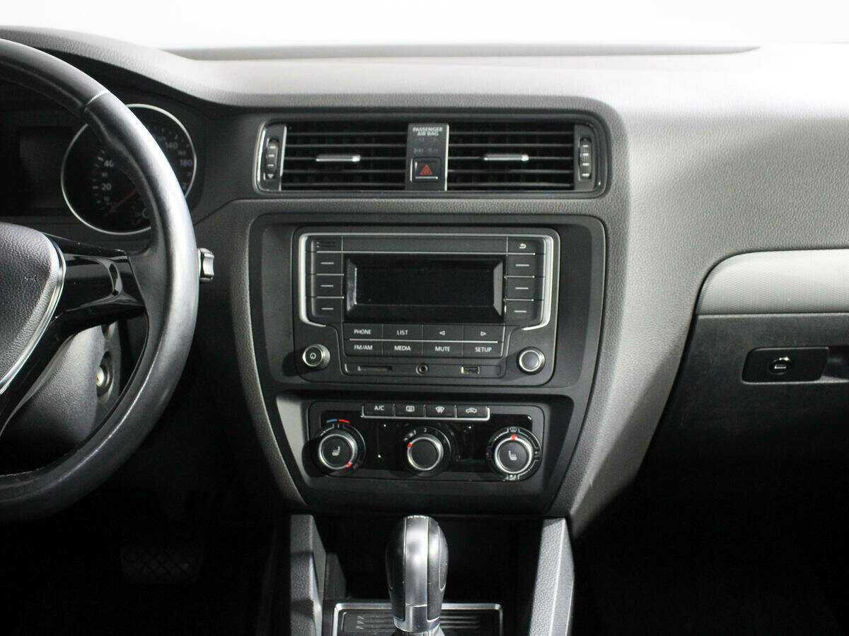 Volkswagen Jetta с пробегом — 2016 год. Фото: #12