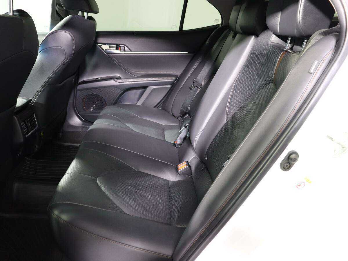 Toyota Camry с пробегом — 2018 год. Фото: #7