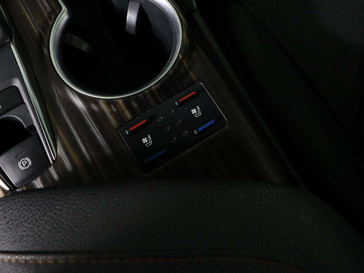 Toyota Camry с пробегом — 2018 год. Фото: #20