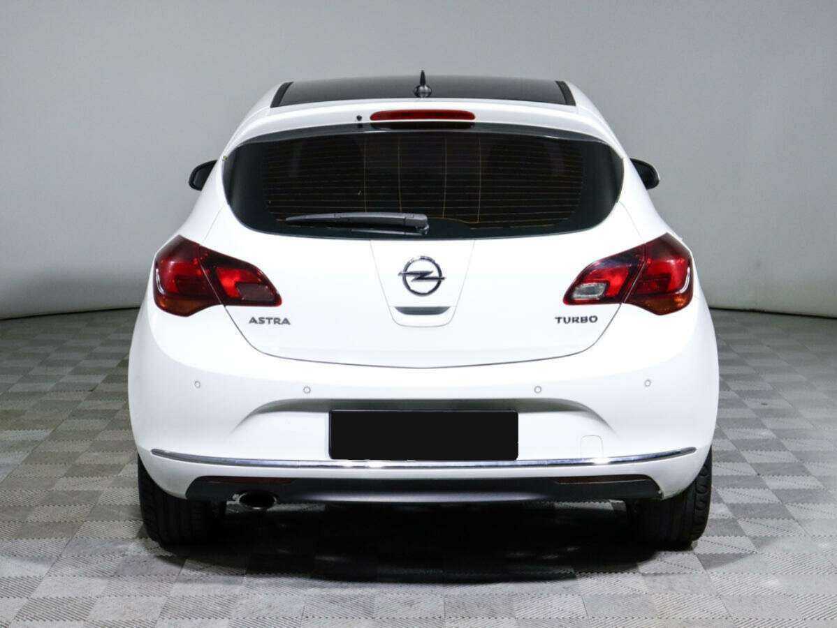 Opel Astra с пробегом — 2012 год. Фото: #3