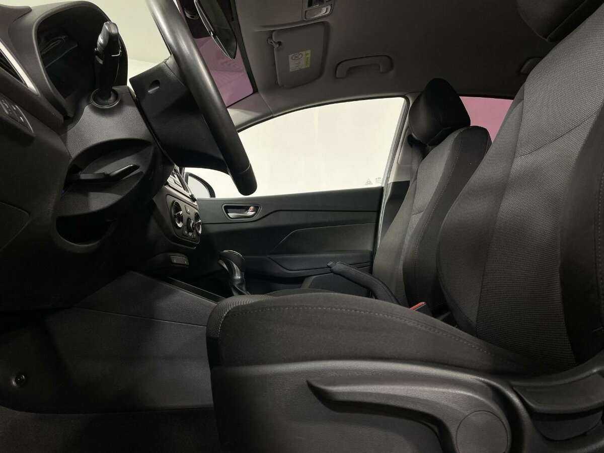 Hyundai Solaris с пробегом — 2017 год. Фото: #9