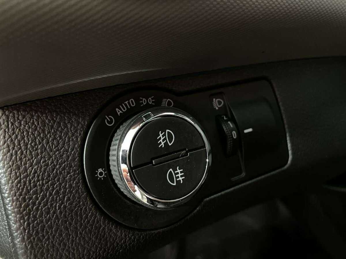 Chevrolet Aveo с пробегом — 2015 год. Фото: #6