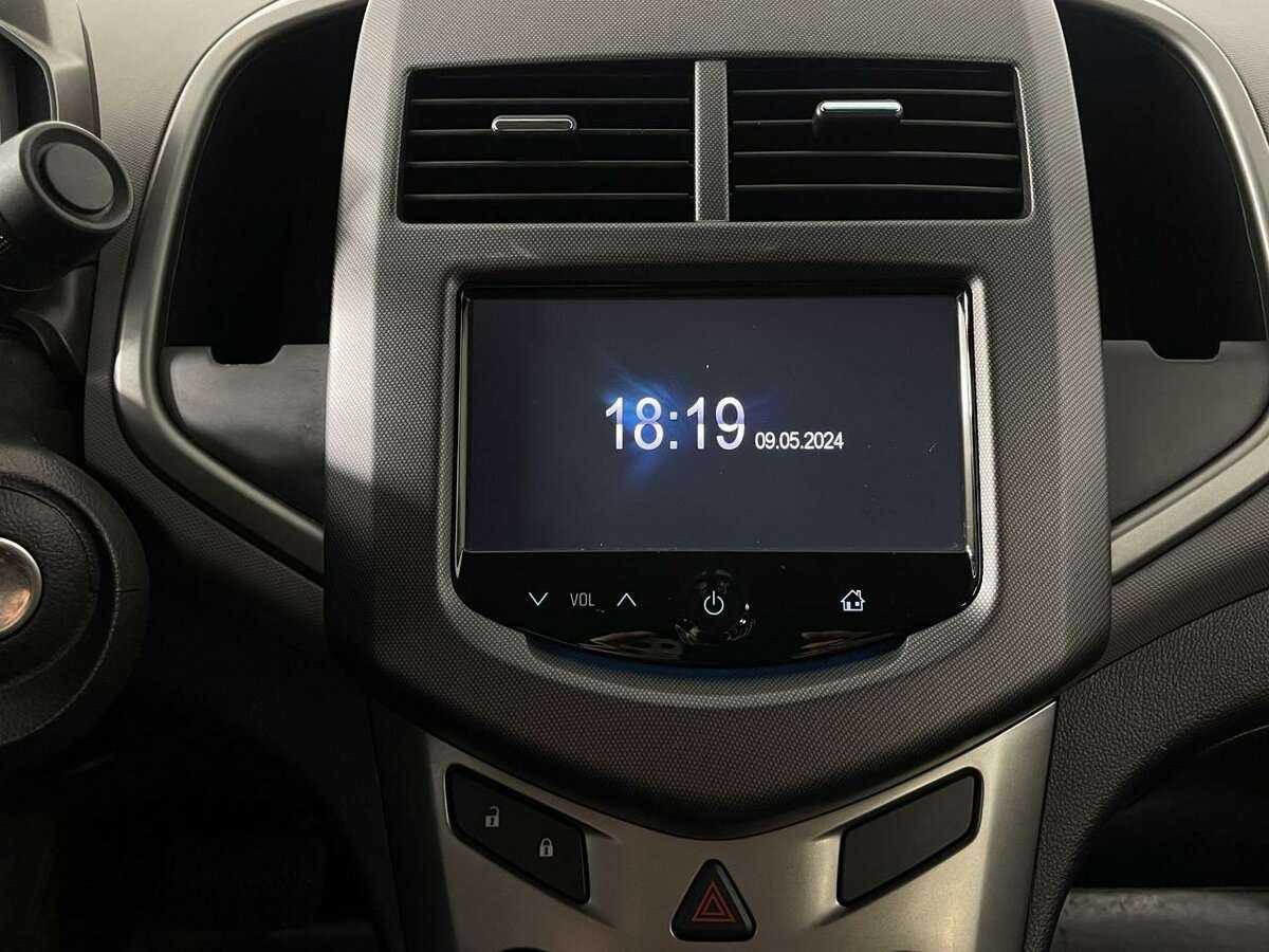 Chevrolet Aveo с пробегом — 2015 год. Фото: #9