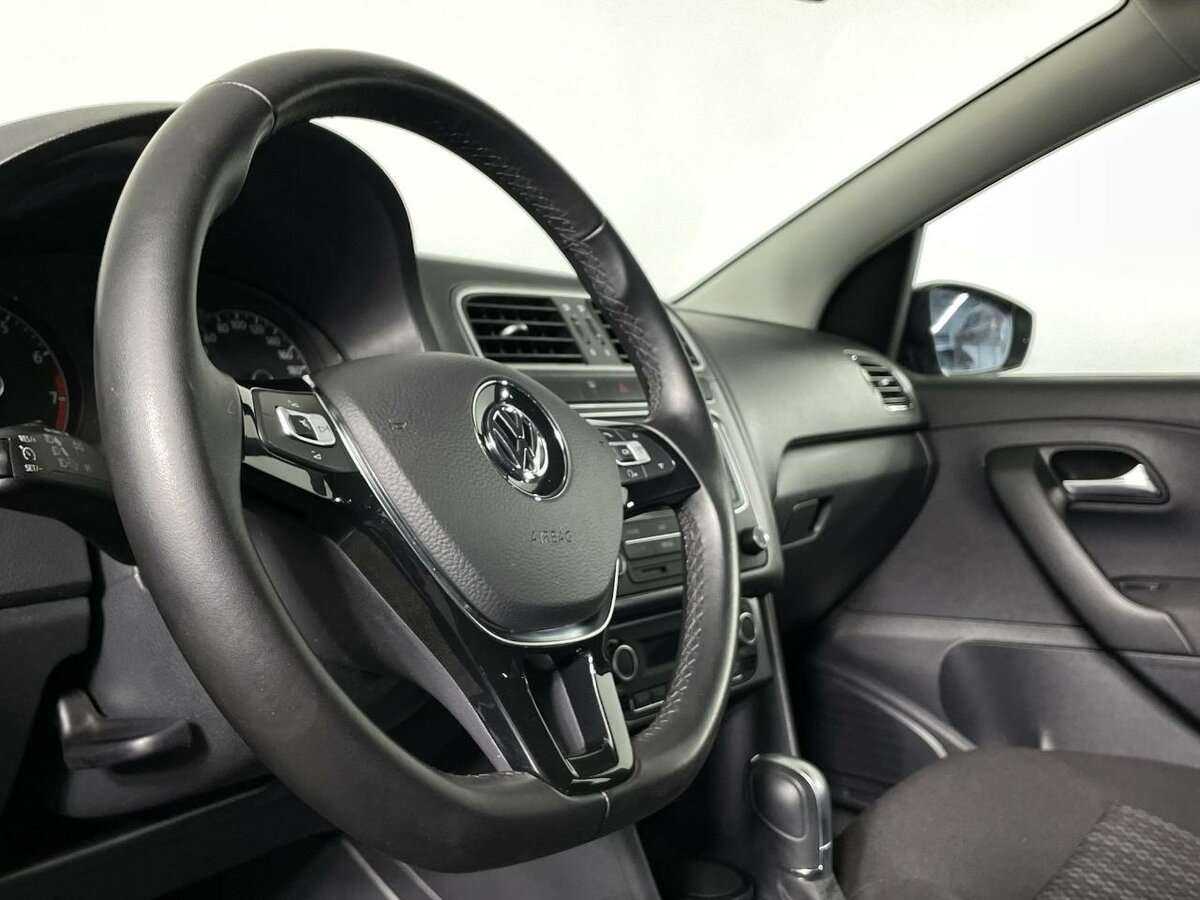 Volkswagen Polo с пробегом — 2019 год. Фото: #13