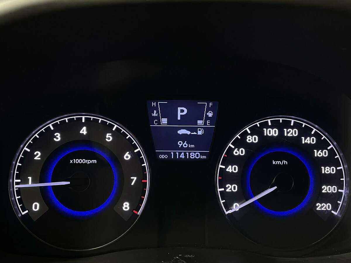 Hyundai Solaris с пробегом — 2012 год. Фото: #10