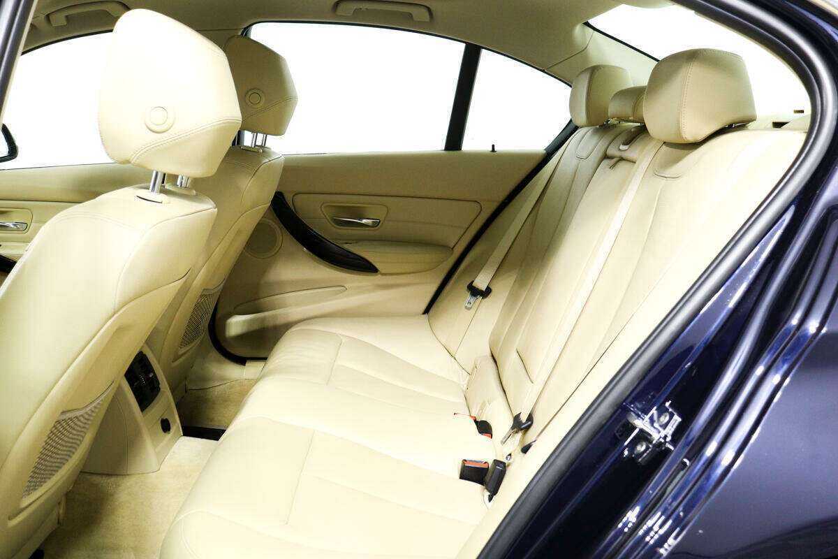 BMW 3 серии с пробегом — 2012 год. Фото: #11