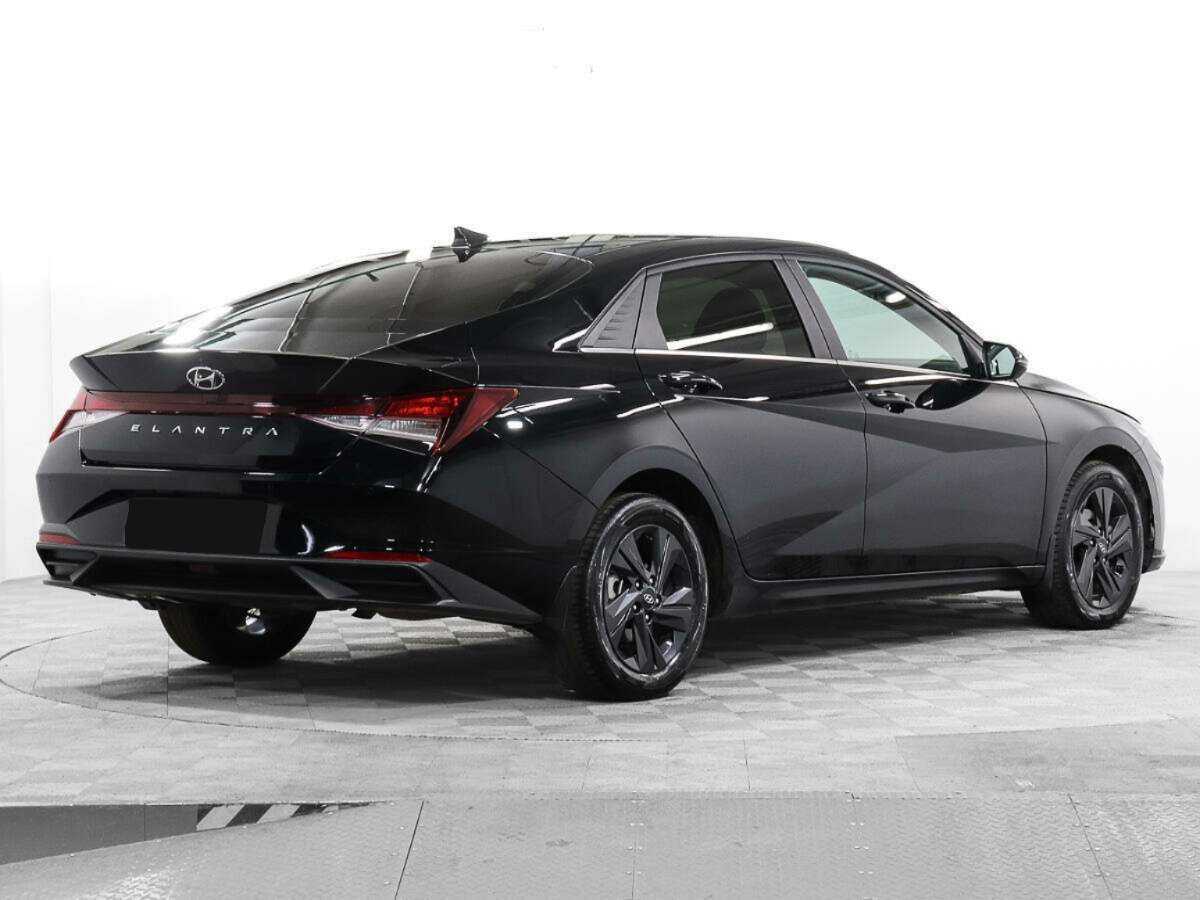Hyundai Elantra с пробегом — 2021 год. Фото: #4