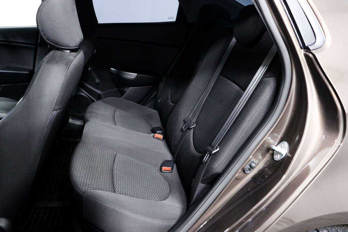 Kia Rio с пробегом — 2016 год. Фото: #11