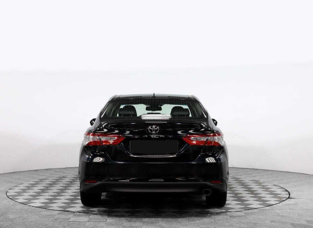 Toyota Camry с пробегом — 2018 год. Фото: #4