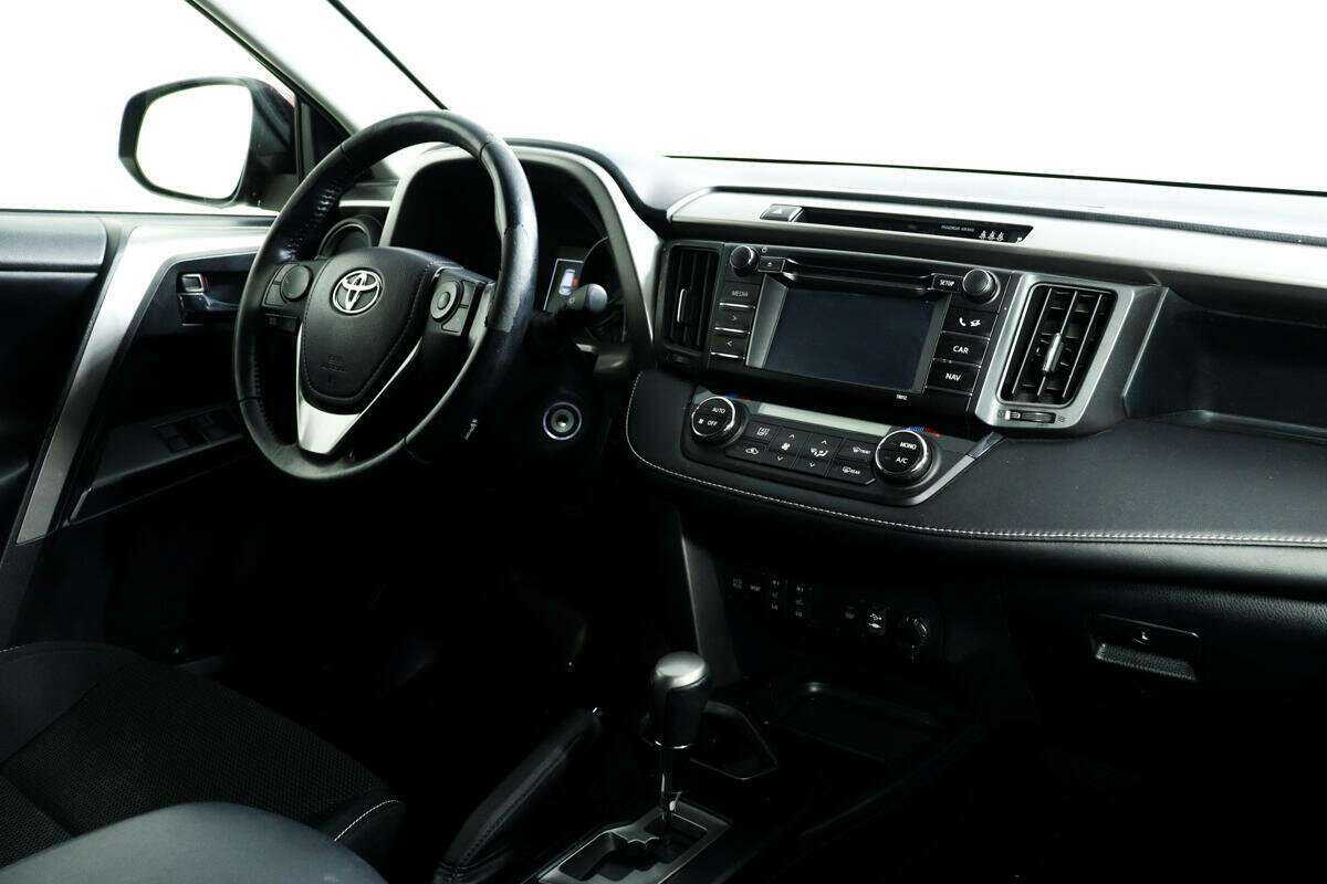 Toyota RAV4 с пробегом — 2016 год. Фото: #8