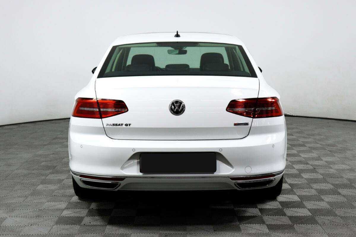 Volkswagen Passat с пробегом — 2018 год. Фото: #4