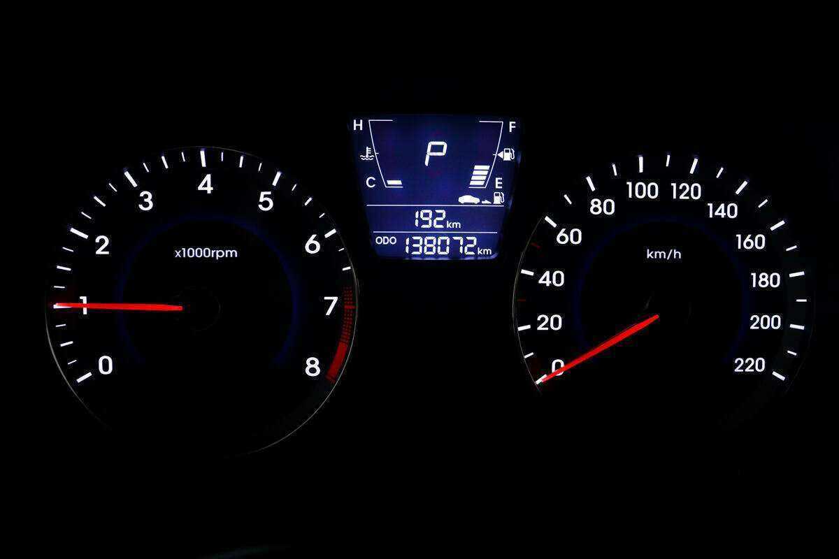 Hyundai Solaris с пробегом — 2012 год. Фото: #9