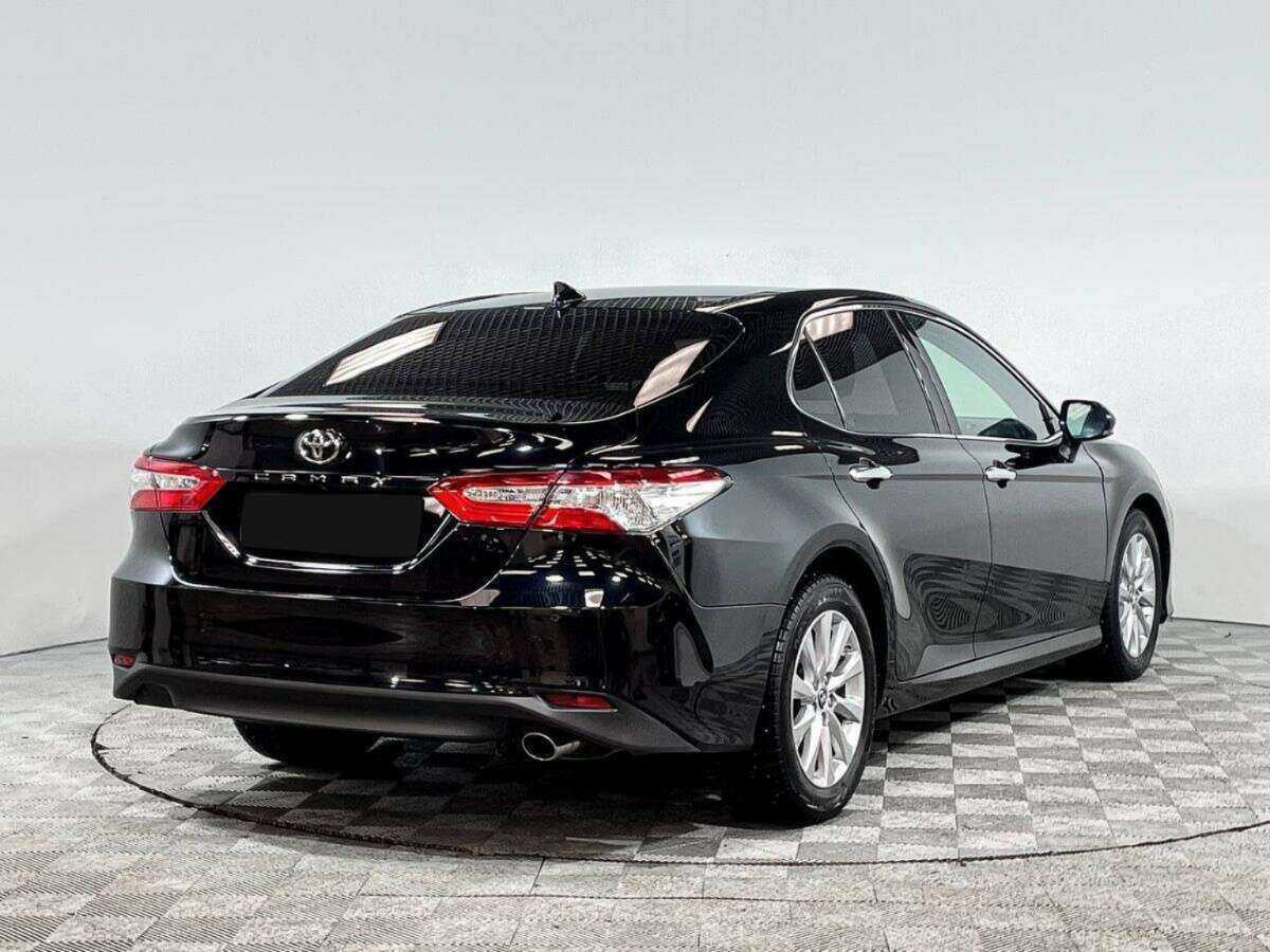 Toyota Camry с пробегом — 2018 год. Фото: #3