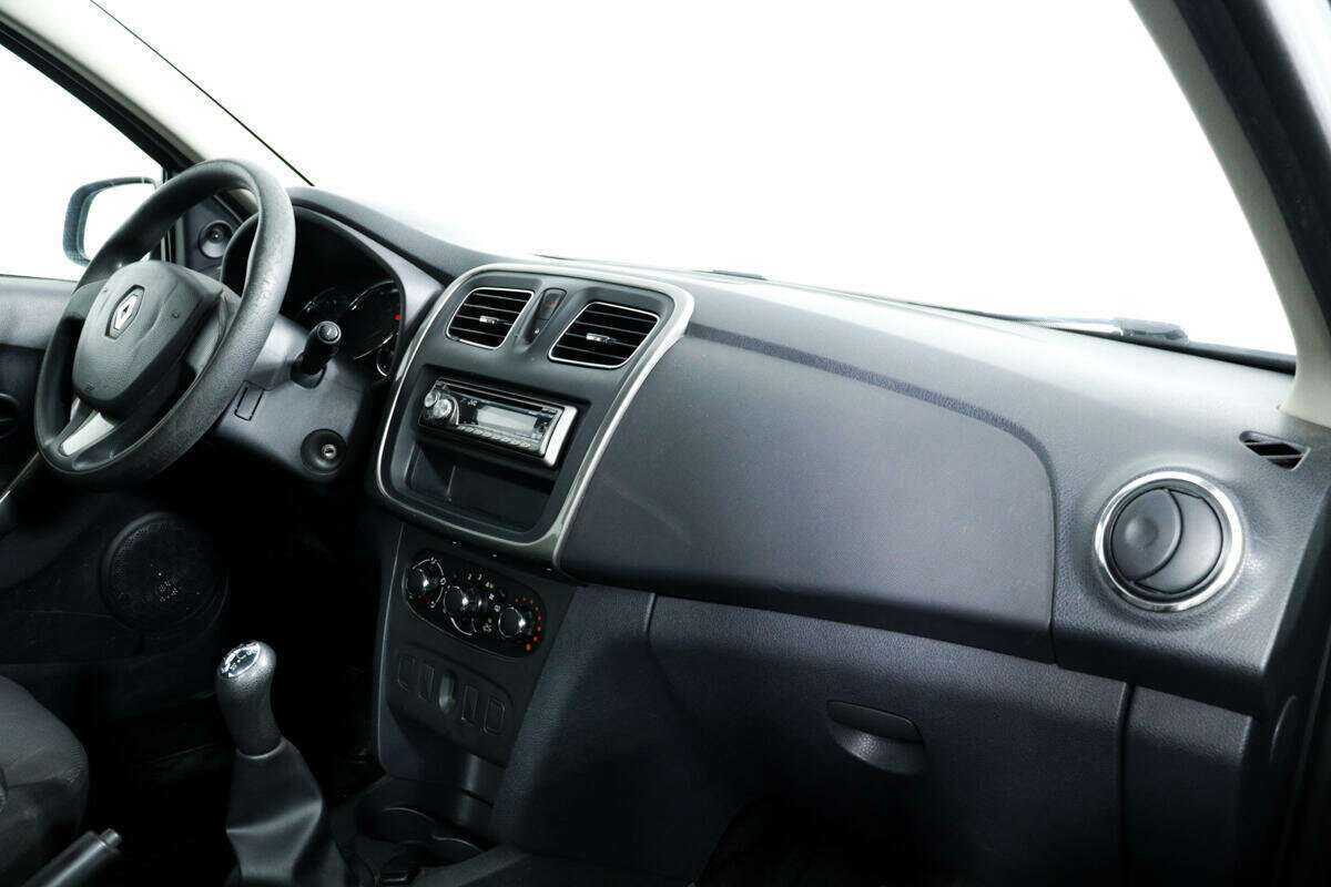 Renault Logan с пробегом — 2016 год. Фото: #8