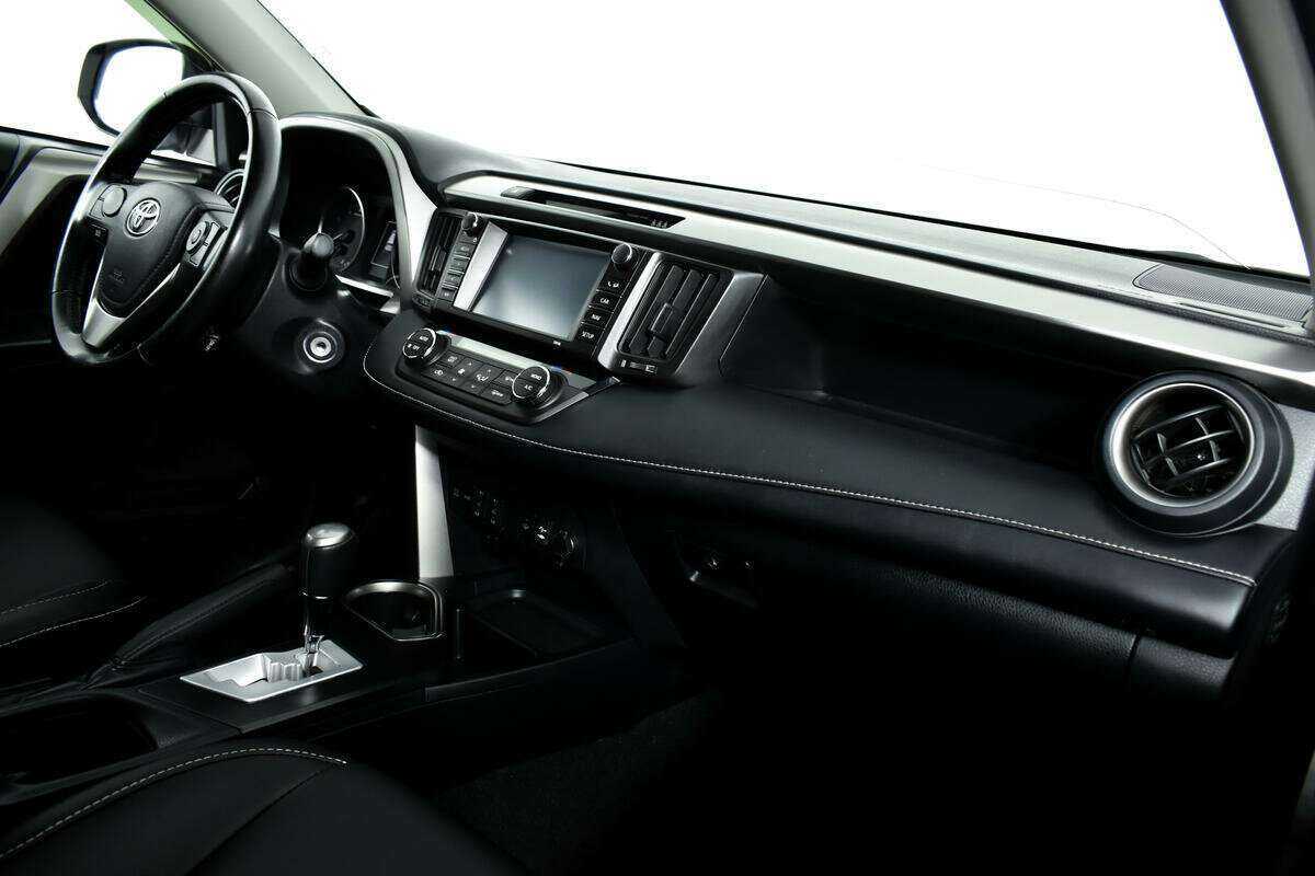 Toyota RAV4 с пробегом — 2018 год. Фото: #8