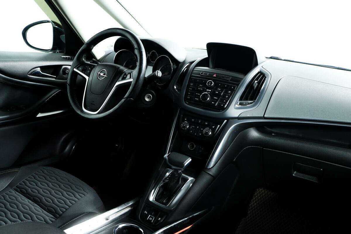 Opel Zafira с пробегом — 2012 год. Фото: #8
