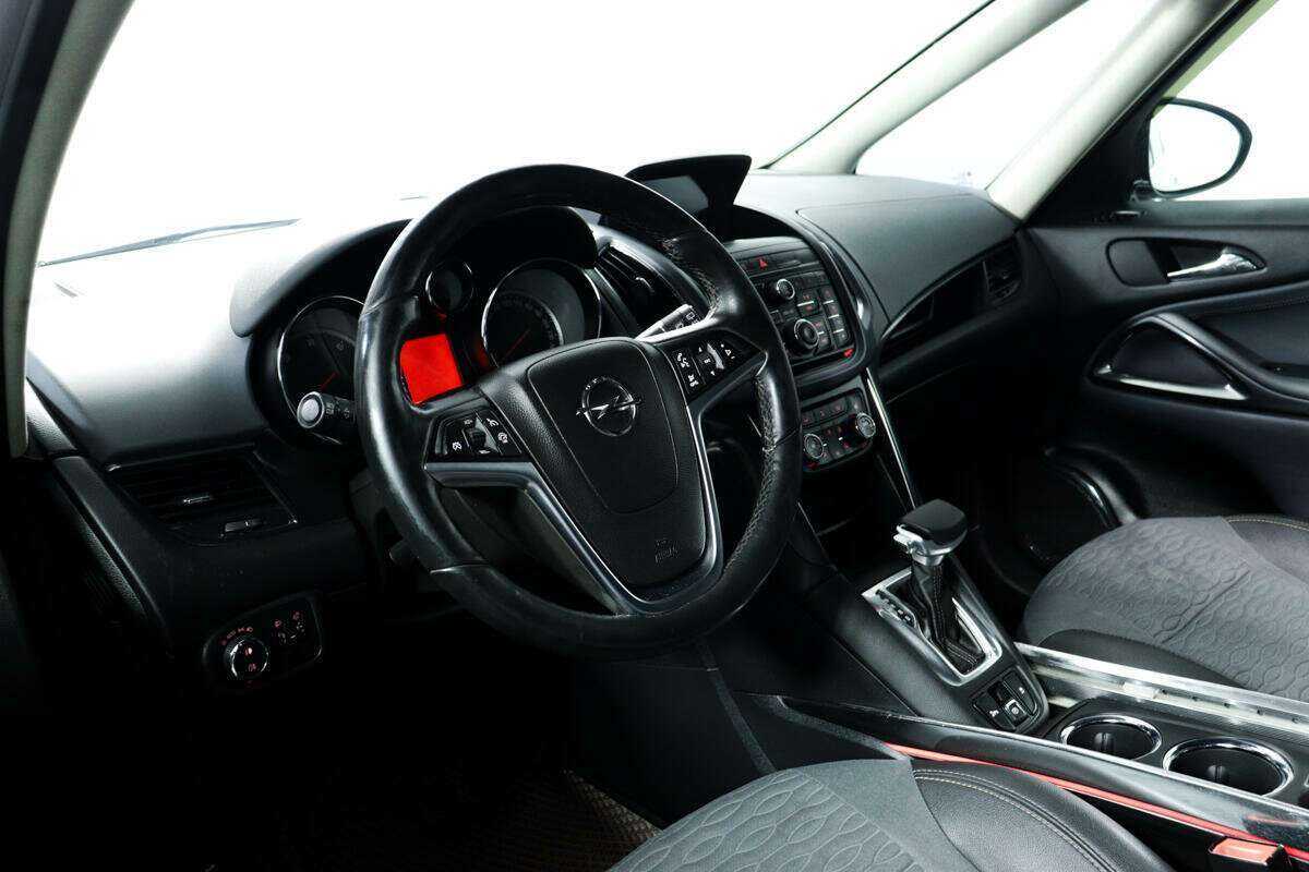 Opel Zafira с пробегом — 2012 год. Фото: #12