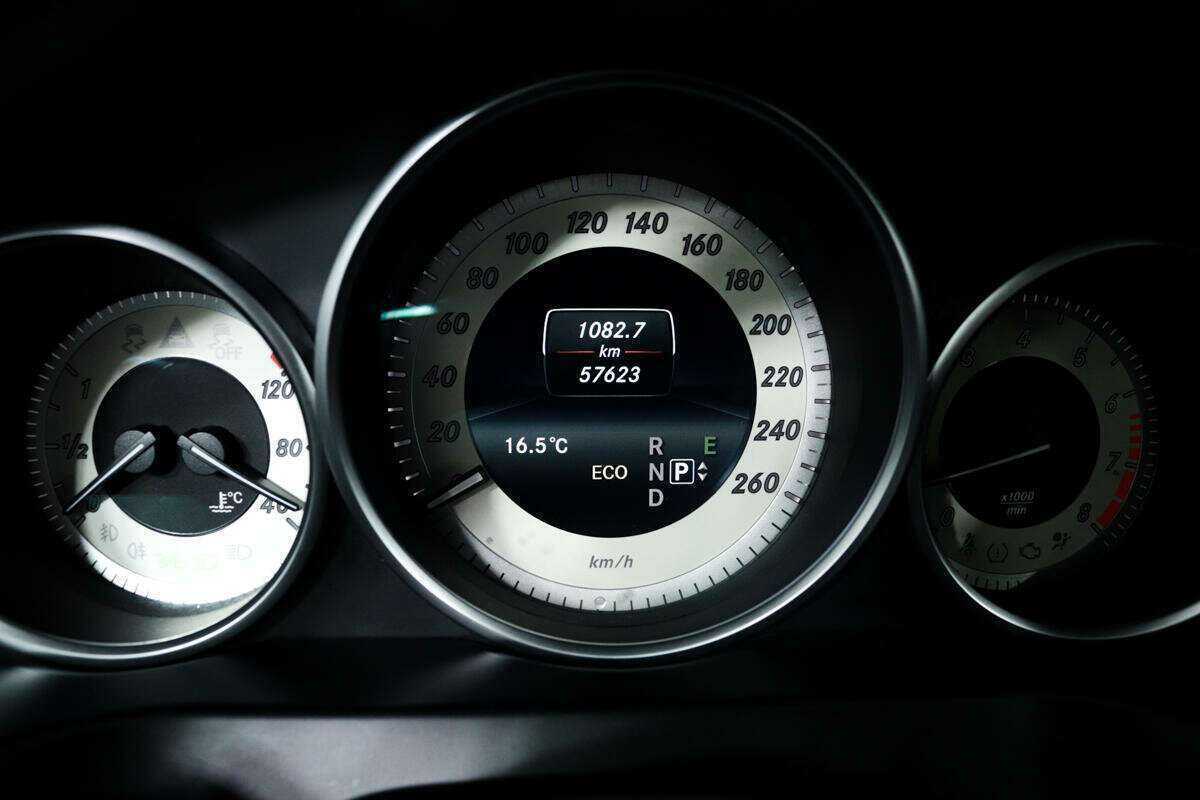 Mercedes-Benz E-Класс с пробегом — 2015 год. Фото: #8