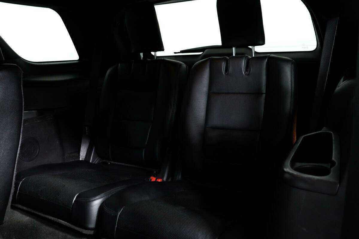 Ford Explorer с пробегом — 2015 год. Фото: #13