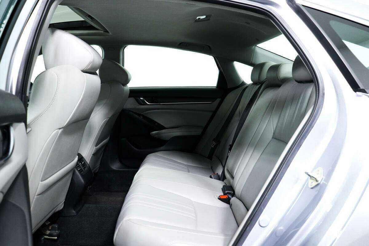 Honda Accord с пробегом — 2018 год. Фото: #11