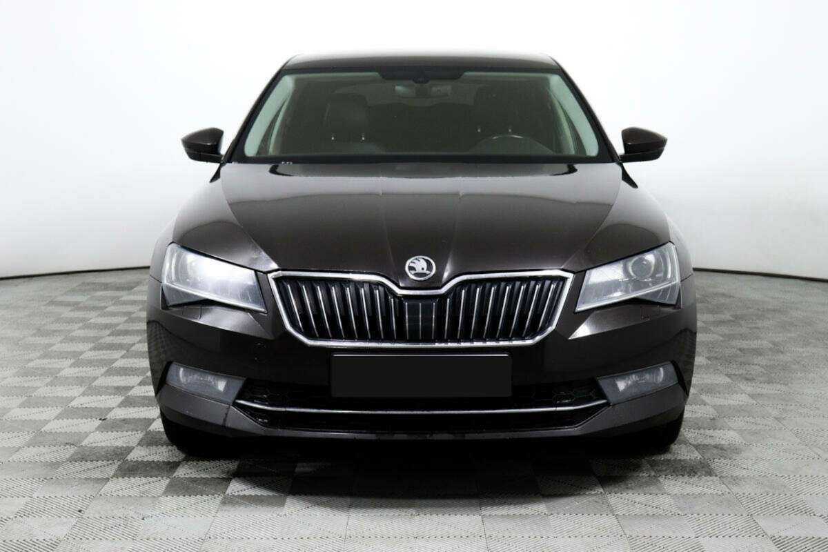 Skoda Superb с пробегом — 2015 год. Фото: #1