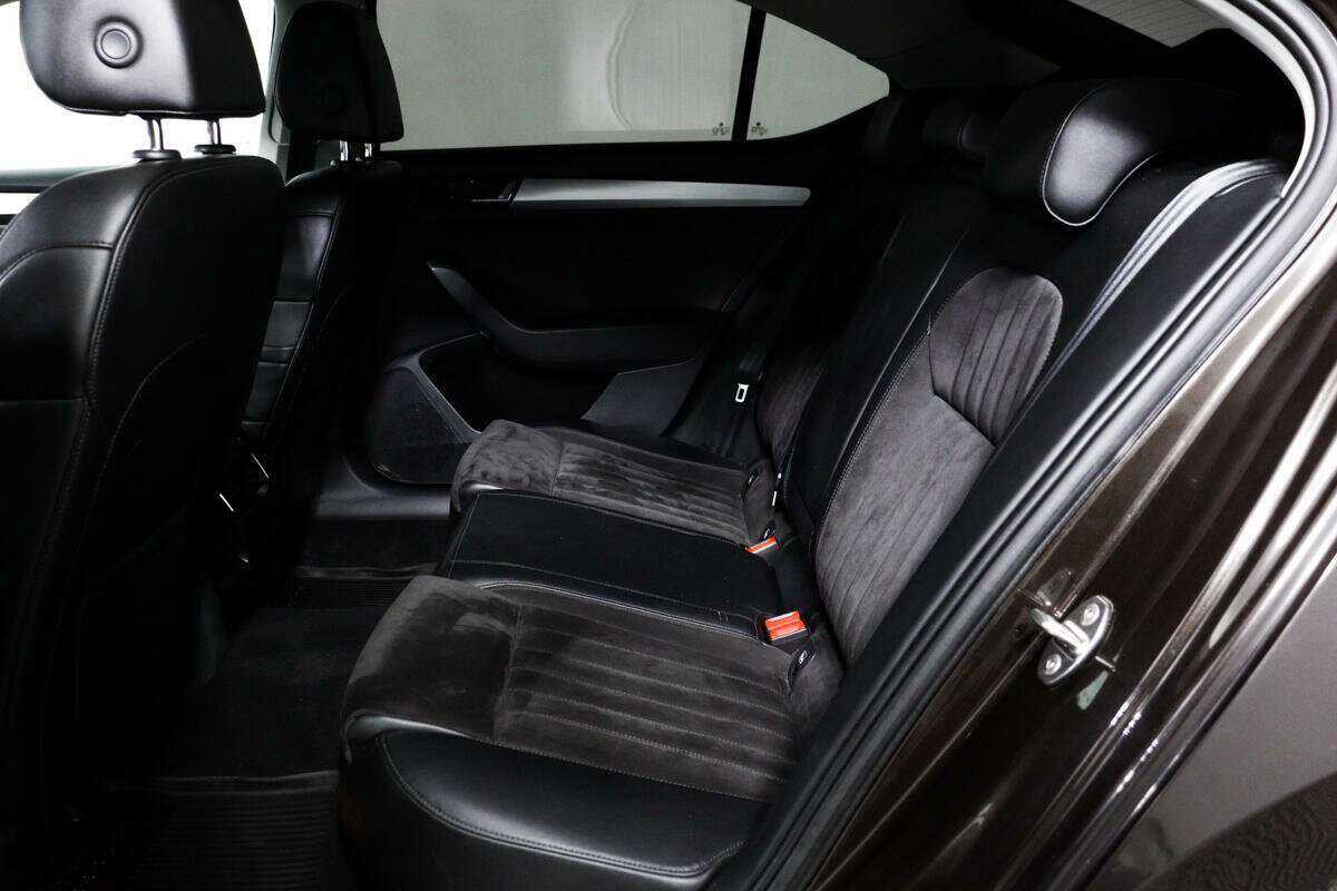 Skoda Superb с пробегом — 2015 год. Фото: #11