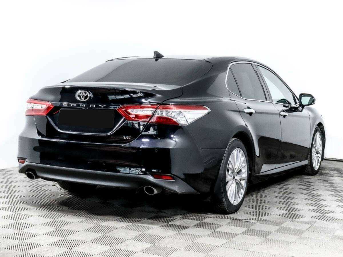 Toyota Camry с пробегом — 2018 год. Фото: #3